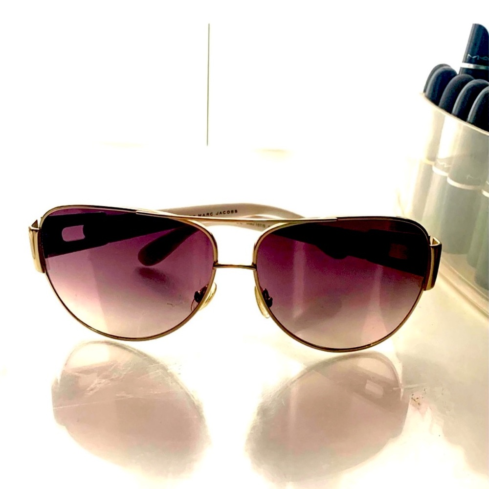 SOLD‼️ Marc Jacobs Aviator Sunglasses 🕶️🌹🥰